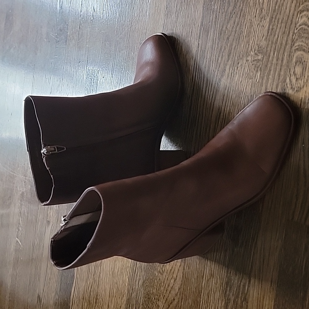DOLCE VITA BROWN BOOTS SZ 9